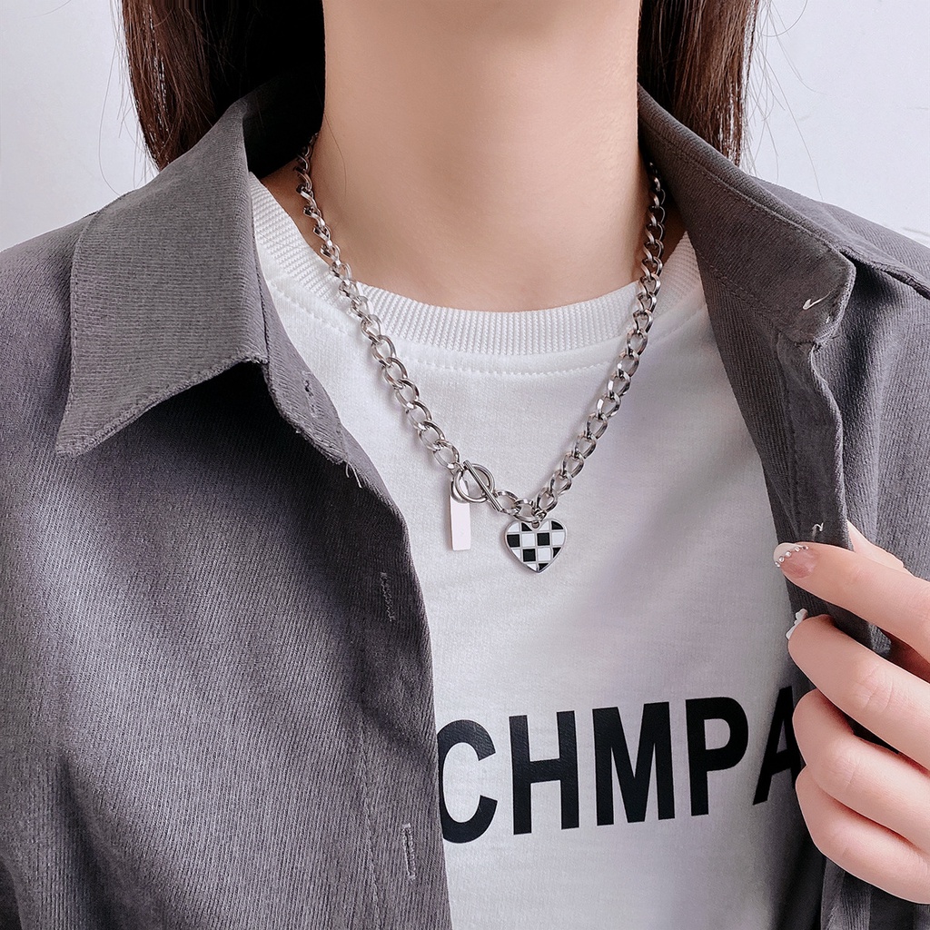 Sederhana PL gesper papan catur Kotak-kotak cinta kalung wanita in hip hop niche desain trendi sweat