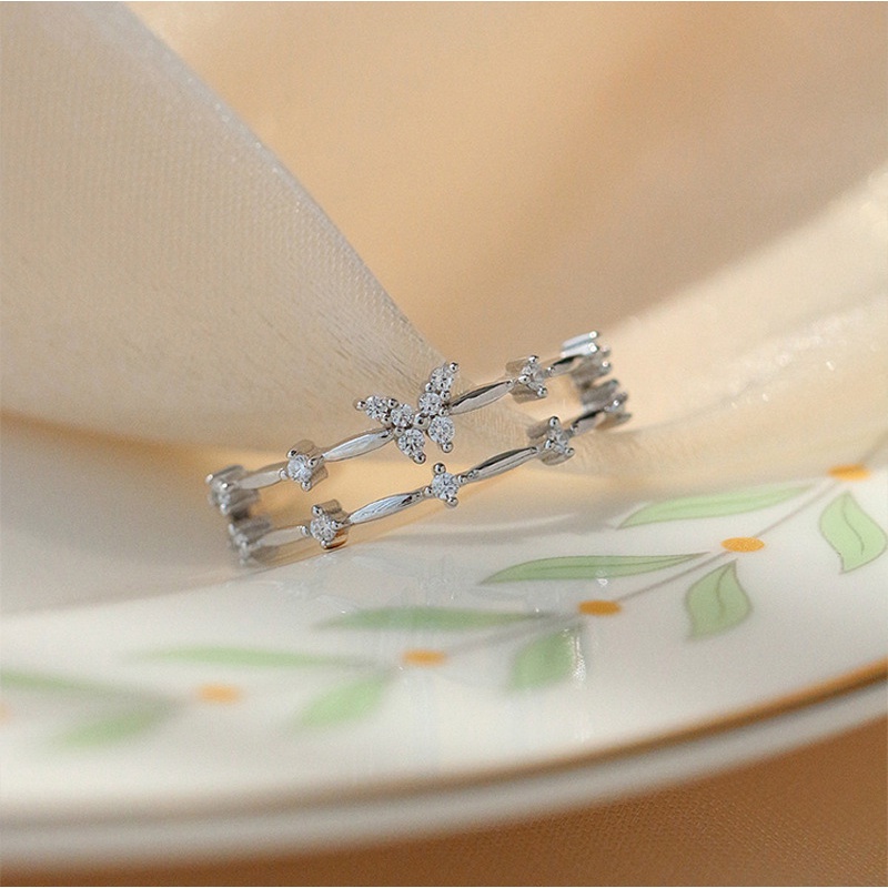 Cincin Emas 18k Desain Kupu-Kupu Aksen Berlian Adjustable Untuk Wanita