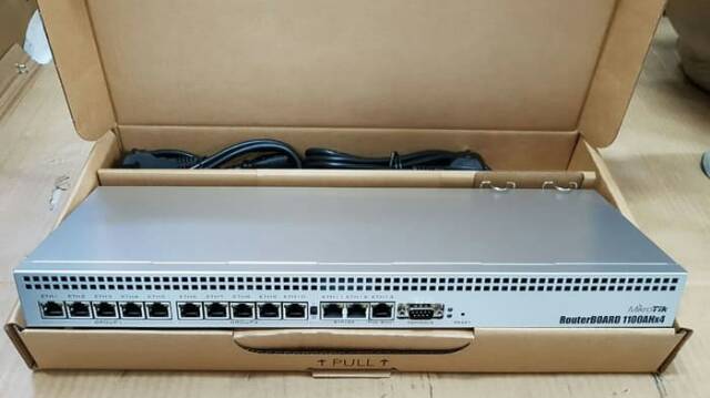 Router Mikrotik RB1100AHX4 Dude Edition