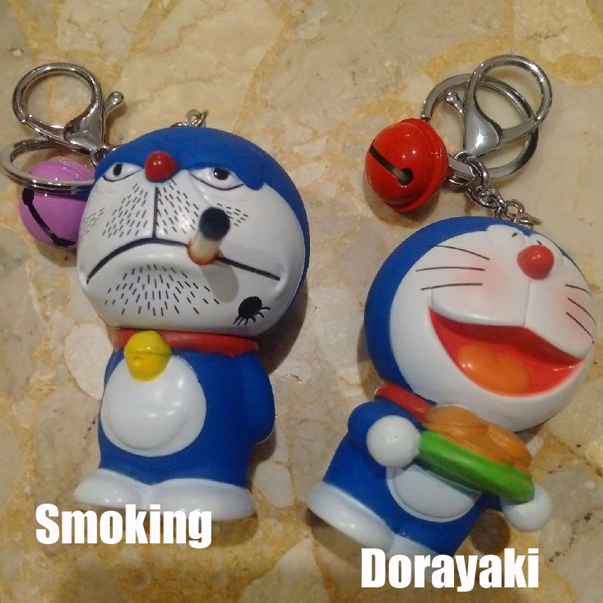 Keychain / Gantungan Kunci Lonceng Figurine Doraemon Smoking / Dorayaki