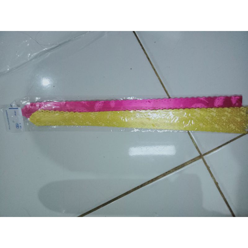 

pita tarik bermotif panjang 34cm dan lebar 2cm, 1pack isi 10pcs