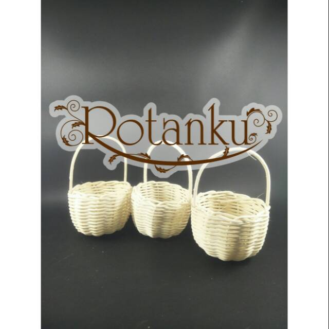 Keranjang rotan kecil bulat cembung gagang