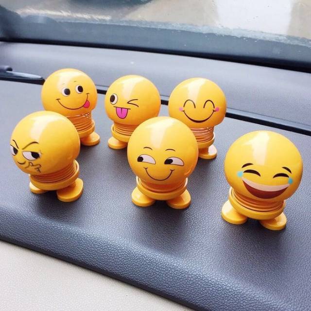 Pajangan Hiasan Di Dashboard Mobil Boneka Goyang Emoji Smile Spring Doll
