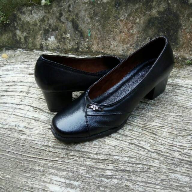 Sepatu pantofel heels wanita