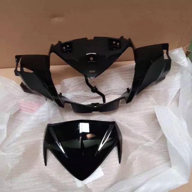 Batok Depan Batok Lampu Depan Supra X 125 Fi Injeksi 2014 Warna hitam plus visor Merek Win