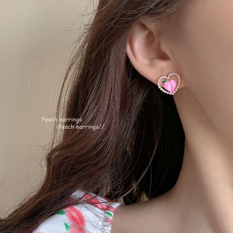 Anting tusuk peach bentuk hati mutiara