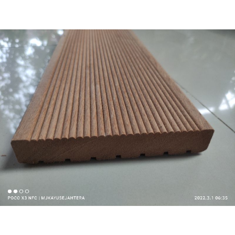Papan Kayu Tutup Chamber Kolam Ikan Lantai Outdoor Murah Decking Bengkirai Jumbo Redeed Alur 180 cm