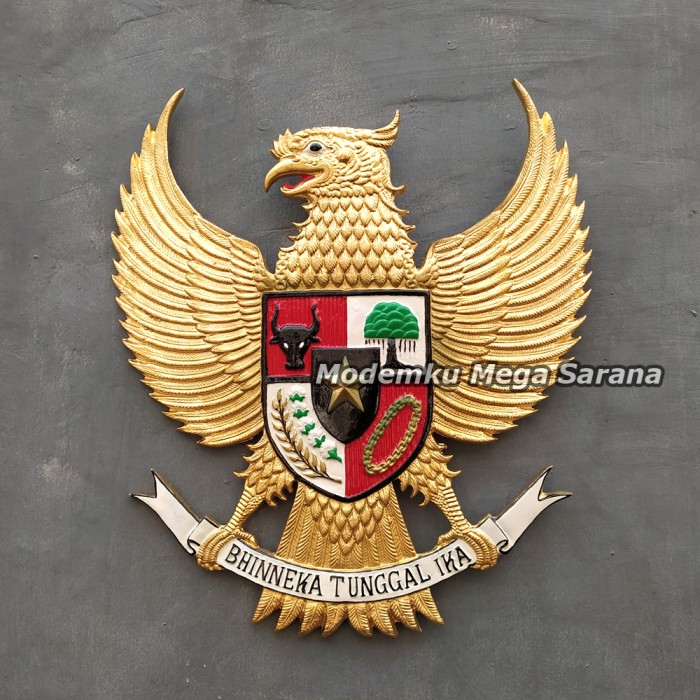 Patung Lambang Garuda Pancasila Bhinneka Tunggal Ika Aluminium Emas