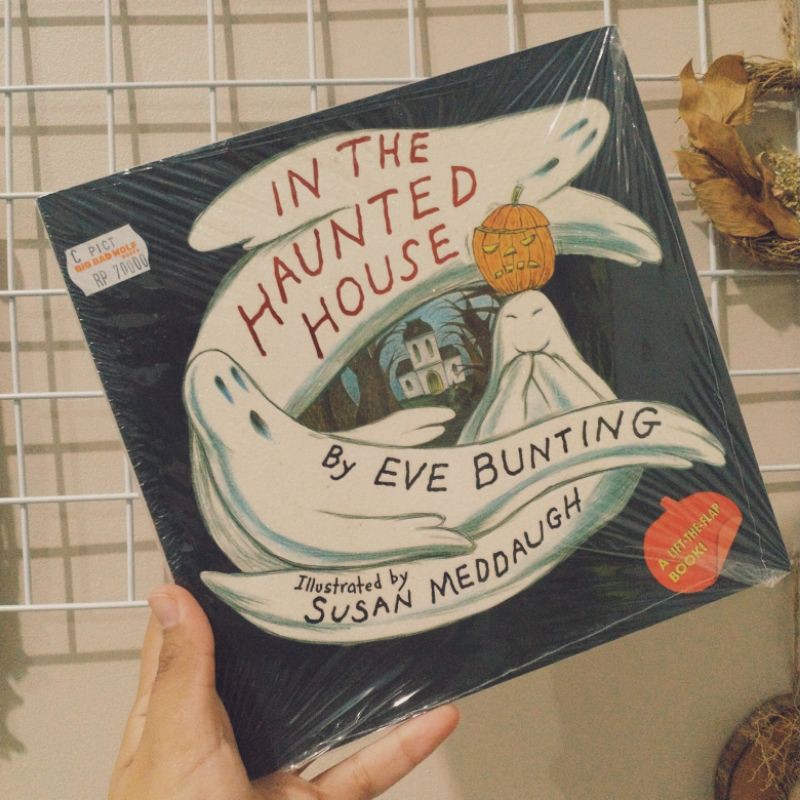 Buku Anak Import - In The Haunted House by Eve Bunting
