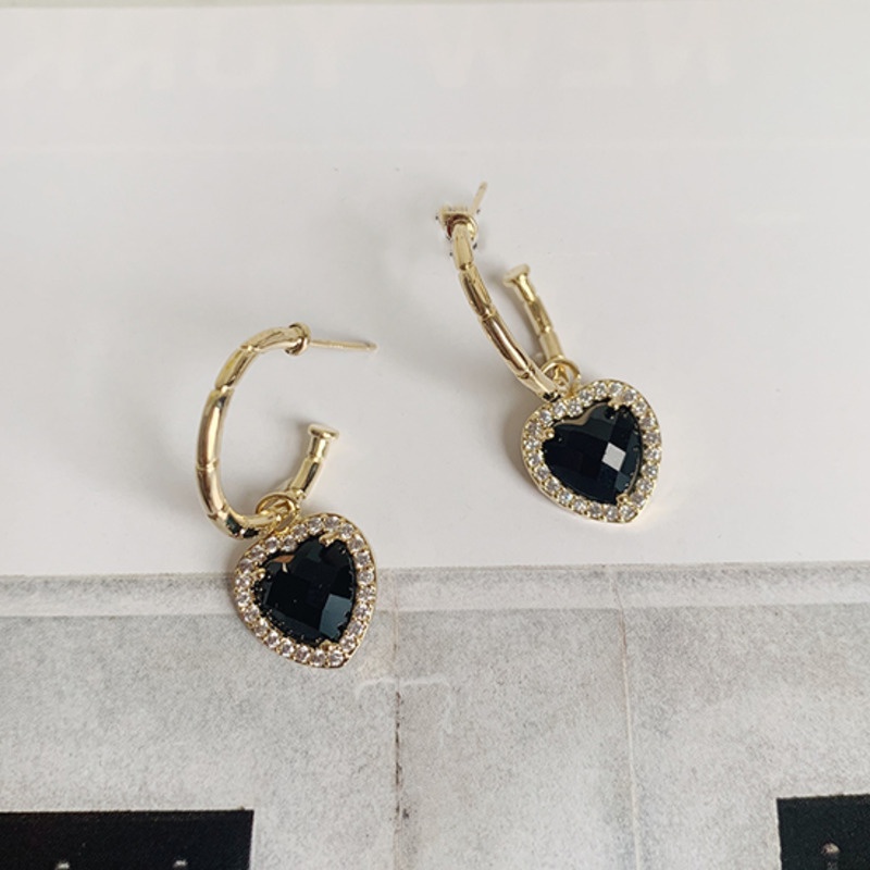 Anting Bentuk Hati Warna Hitam Gaya Vintage Untuk Aksesoris