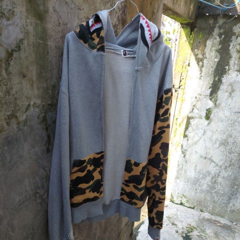 jaket bape space camo shark