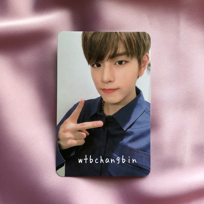 stray kids seungmin yellow wood taiwan