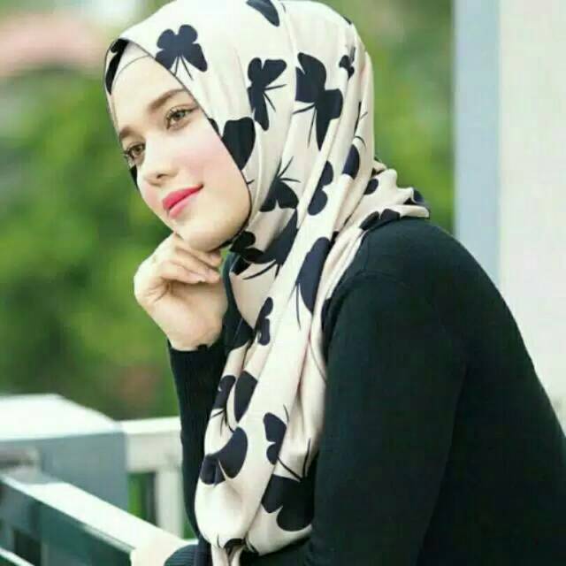 Jilbab pasmina motif kupu saten mavmara