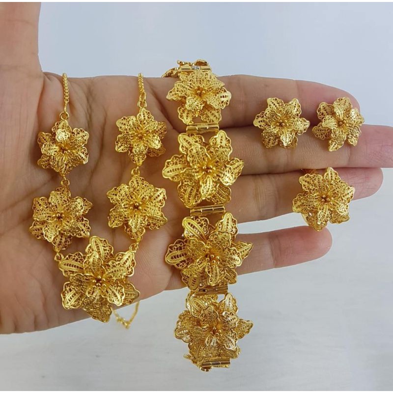 Set kendari emas vier