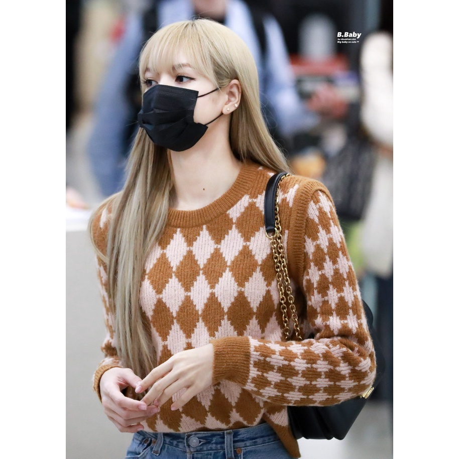 Sweater Lisa blackpink