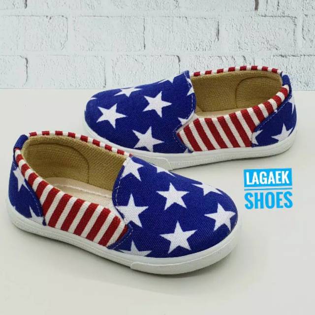 Sepatu balita lucu
