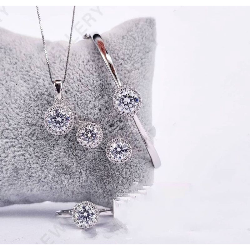 VIER JEWELLERY WYNN EDITION SET PERHIASAN