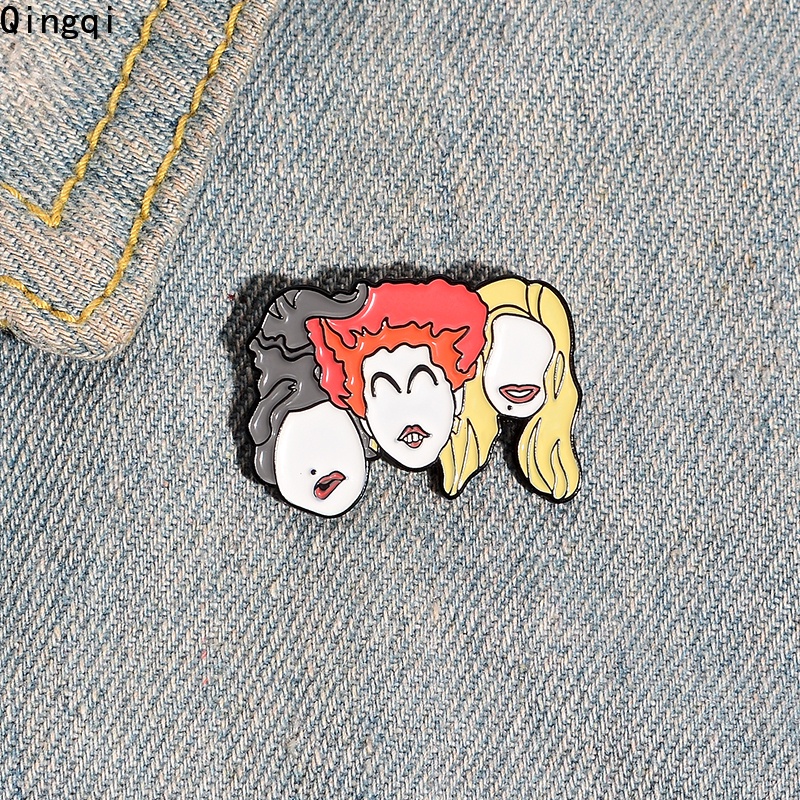 Bros Pin Enamel Desain Penyihir Halloween Gaya Gotik