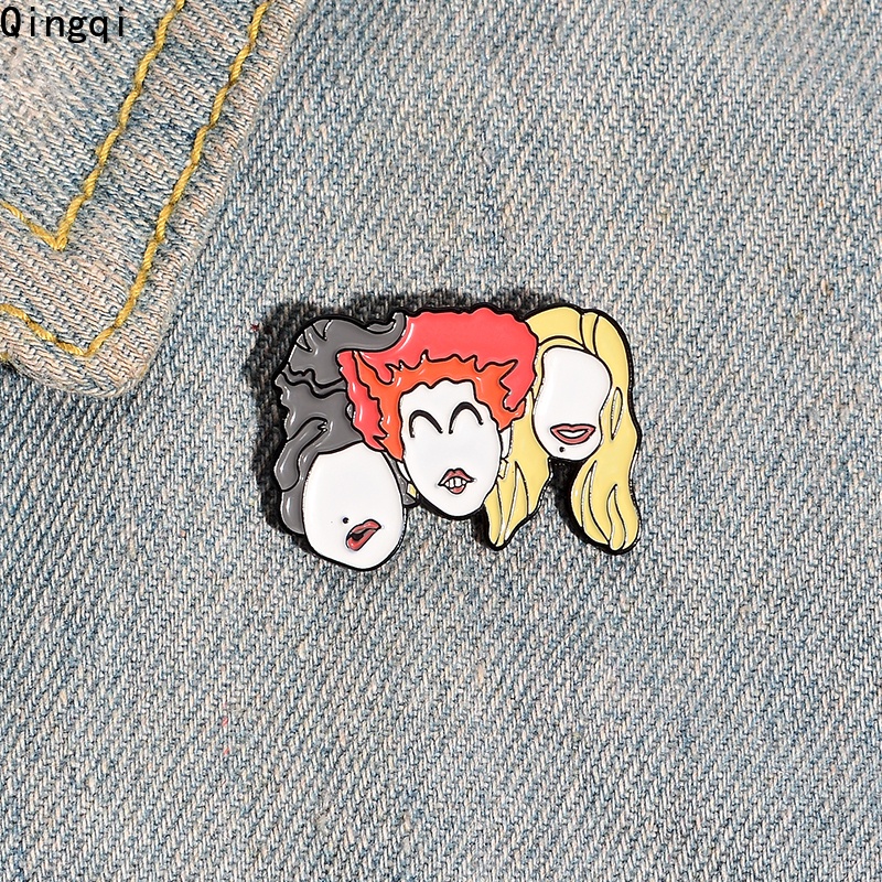 Bros Pin Enamel Desain Penyihir Halloween Gaya Gotik