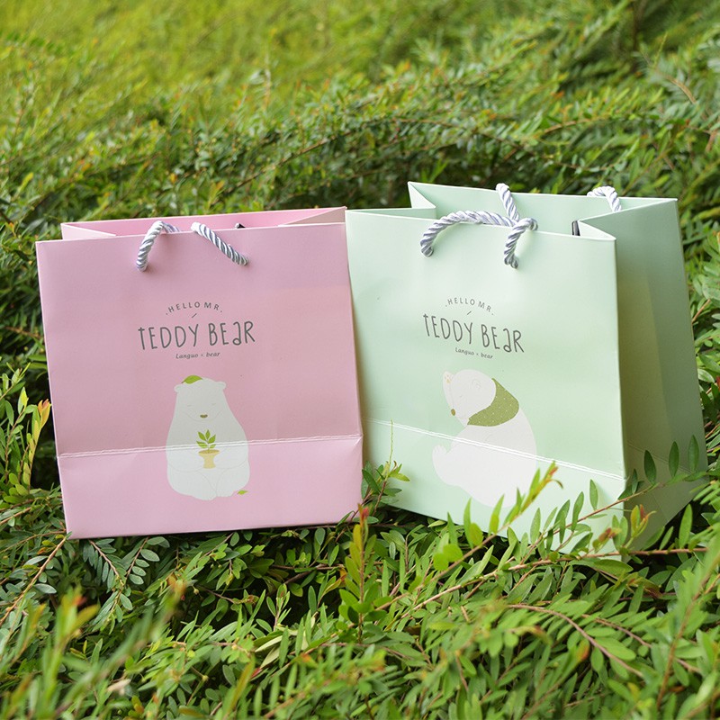 

White Teddy Bear Fancy Paper Bag (Kantong Kertas Serba Guna)
