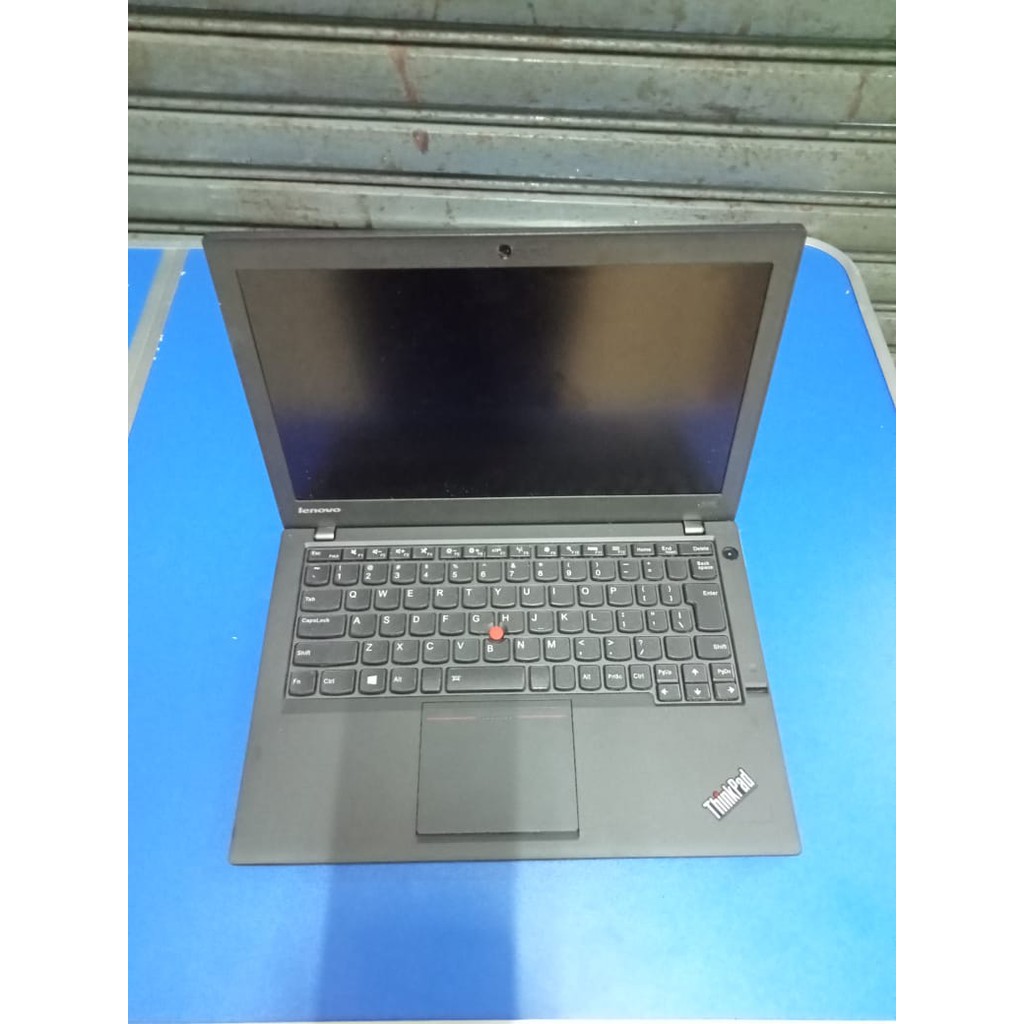 Lenovo thinkpad x240.. i5 gen 4 .. super slim.