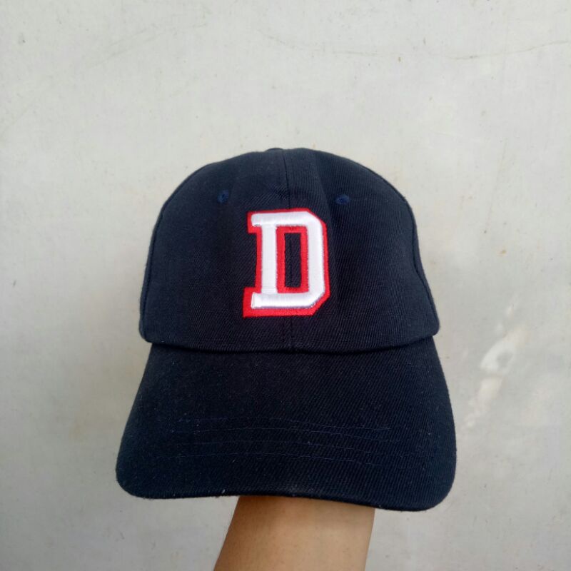 Topi Nepos Logo D Second