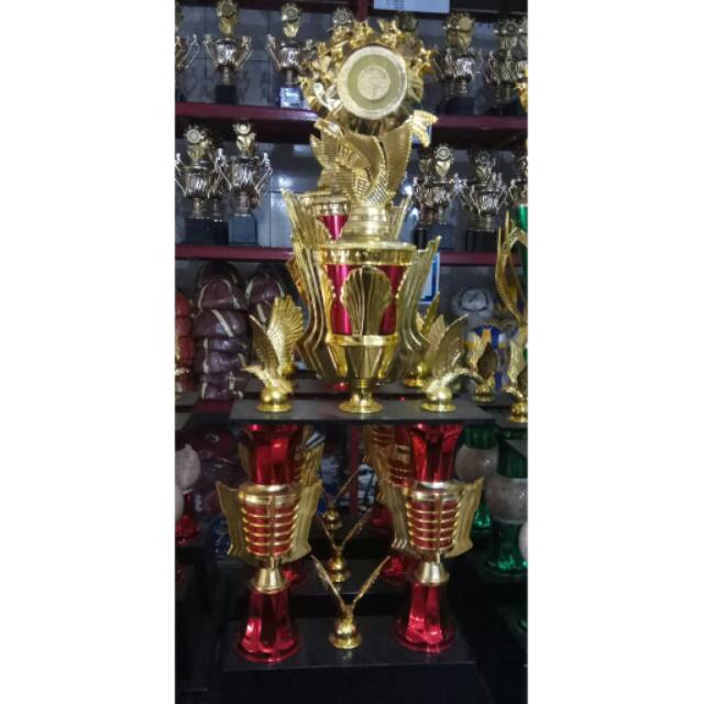 PIALA TROPHY KAKI 2 PAGODA