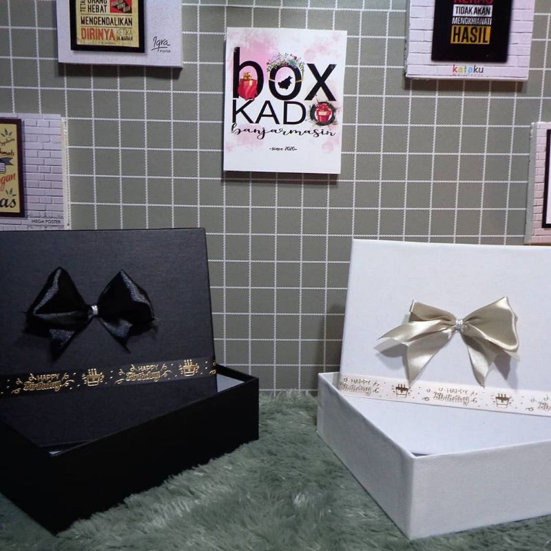 

Box Kado Pita HBD Ukuran 18 cm x 20cm Tunggi 6Cm