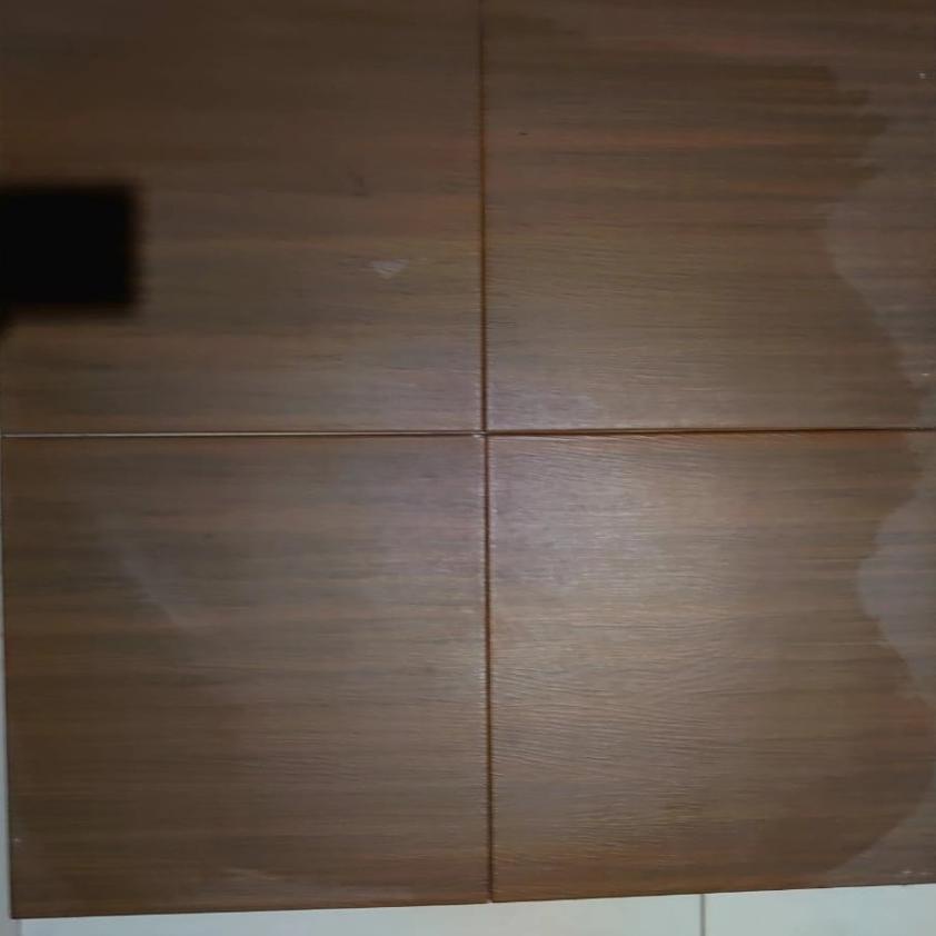 Serbu Spesial Keramik Lantai 40x40 Matt Kasar Motif Urat Kayu | Keramik lantai taman - keramik lantai teras - keramik lantai garasi - keramik kayu cokelat