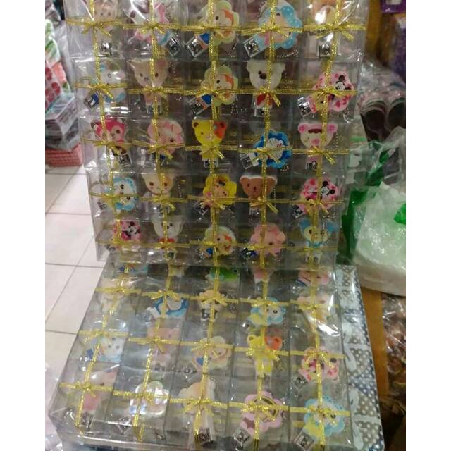 Souvenir gunting kuku karakter