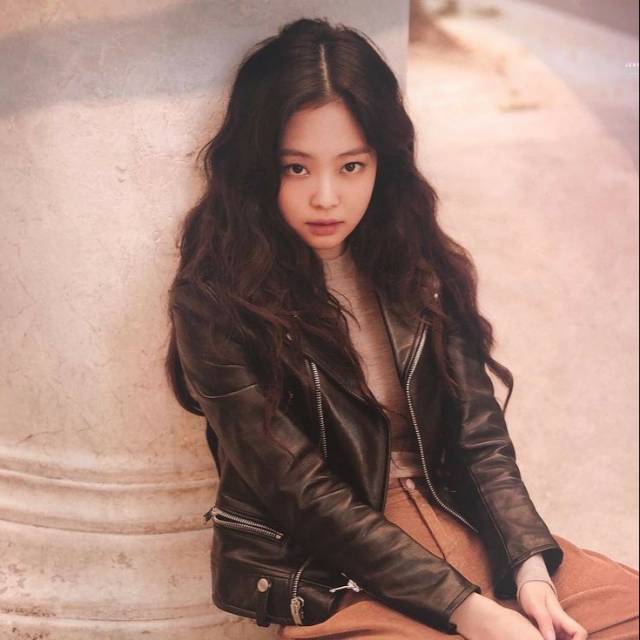 jaket kulit jennie blackpink