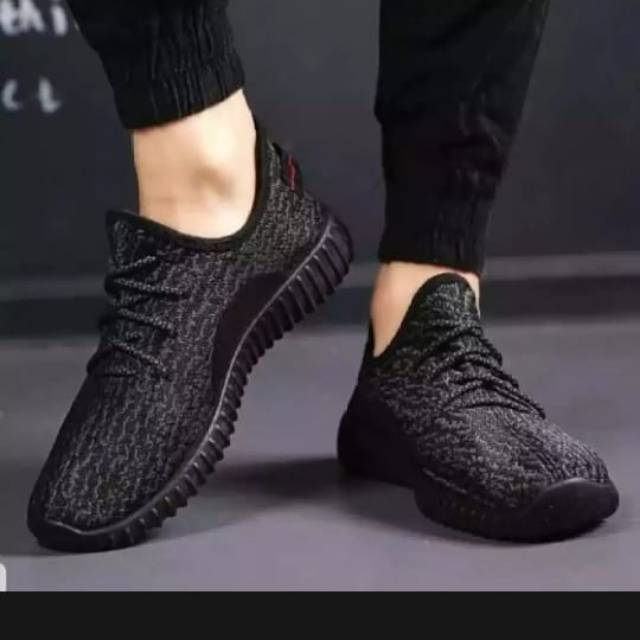 Sepatu yeezy boost