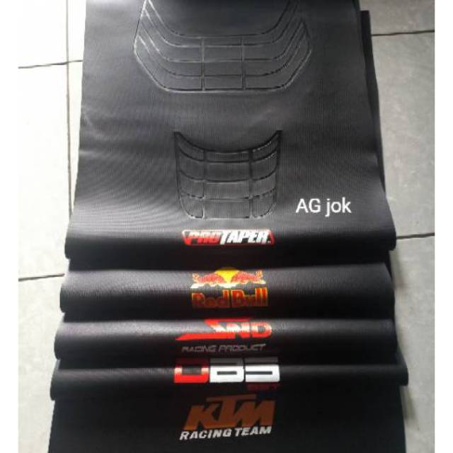 Sarung jok motor MR / kulit jok motor Press tanduk bahan Oscar MR