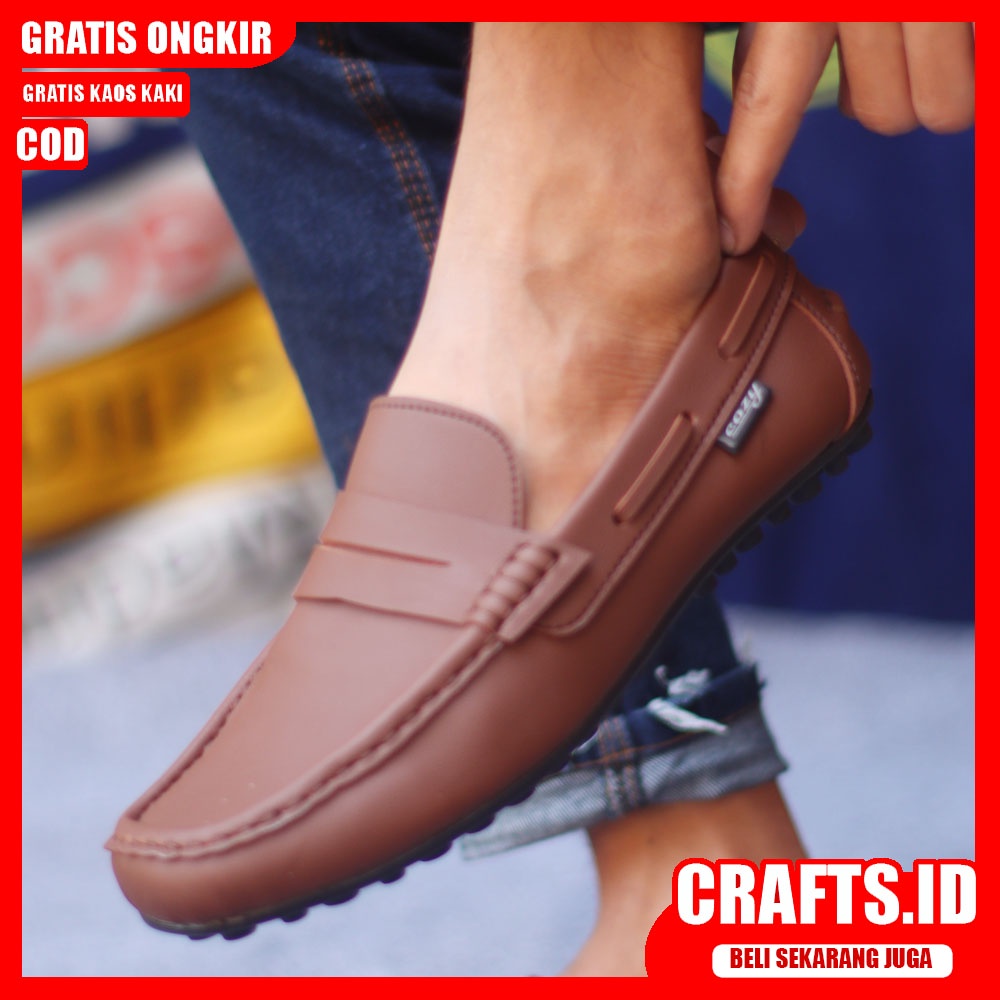 CRAFTS X VERONA Sepatu Slip On Pria Sepatu Pria Casual Kulit Syntetik Sepatu Kasual Pria Pantofel Kerja Kantor Kondangan Kuliah Semi formal Original Kekinian Terbaru Murah Kekian