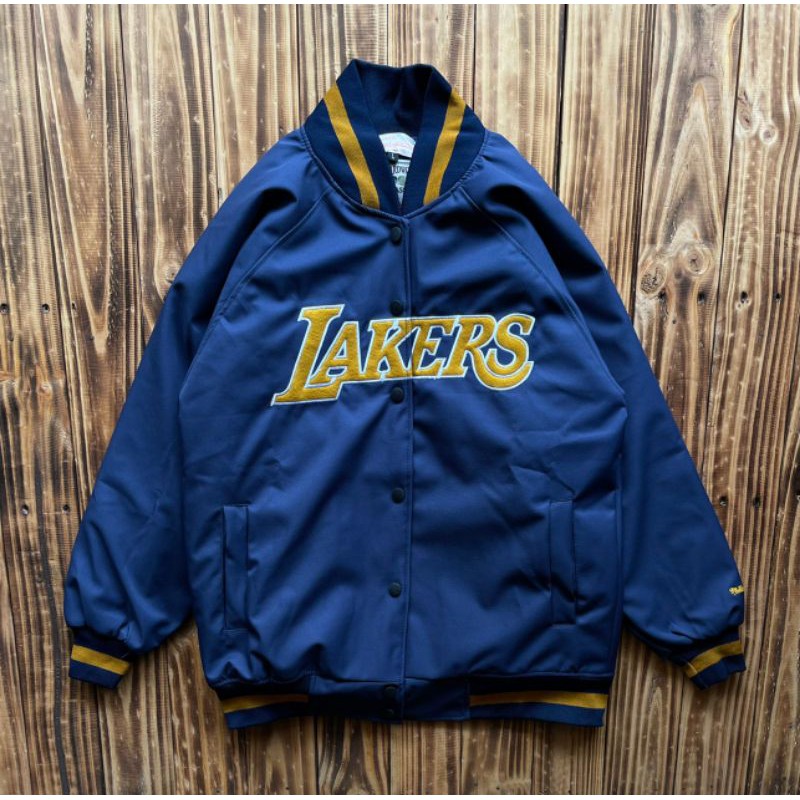 JAKET VARSITY Ness lakers | Jaket baseball lakers font text