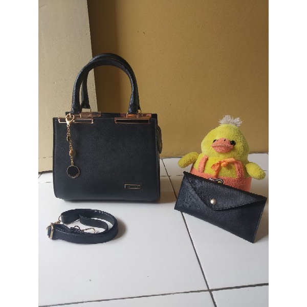 Preloved tas Charles and Keith