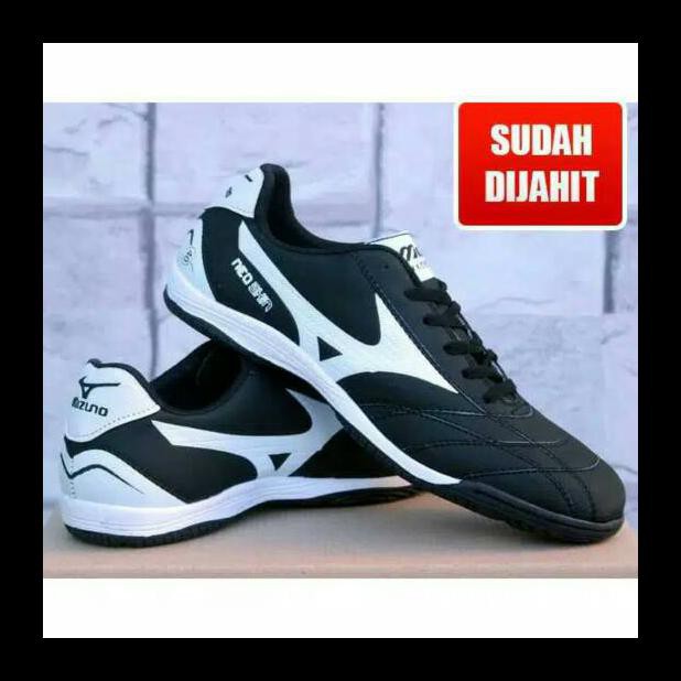 STOK BARU SEPATU  FUTSAL MIZUNO  HITAM LIST PUTIH SEPAK BOLA 