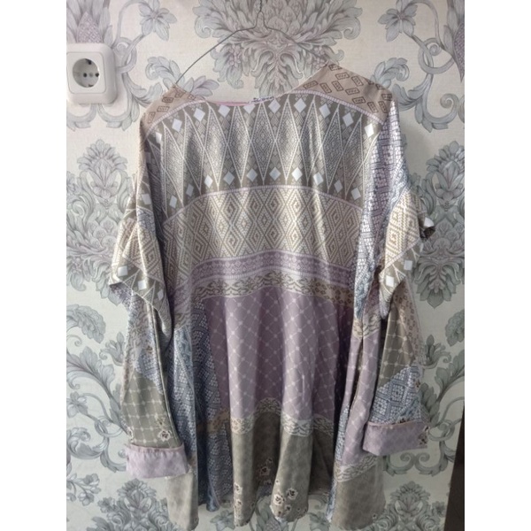 Ria Miranda Kinali Top Preloved
