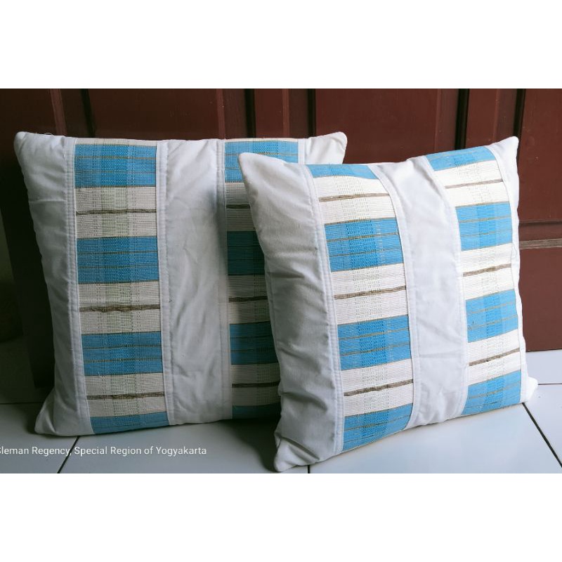 Sarung bantal kursi polos renda