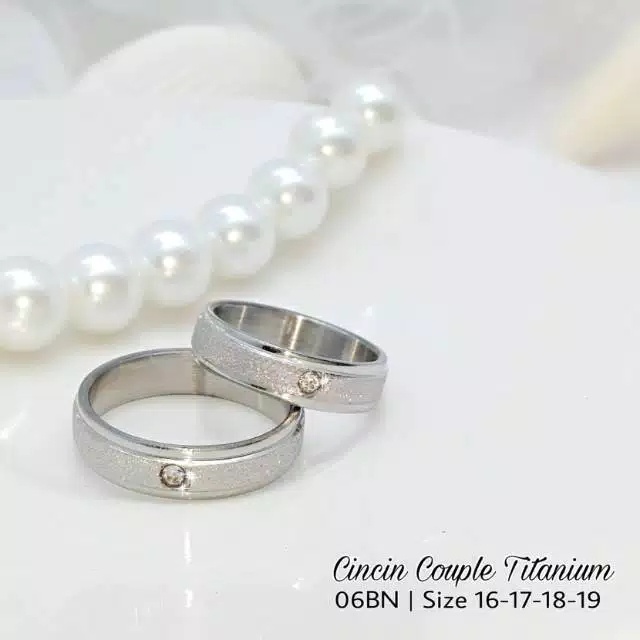 ( ACC TOKO CANTIK 65 ) CINCIN KAWIN COUPLE CEWE/COWO SILVER PASIR TITANIUM SUDAH DAPAT SEPASANG DAN FREE BOXNYA (BISA COD/BAYAR DITEMPAT)