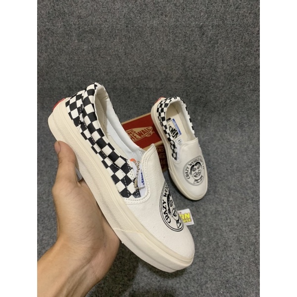 SEPATU SLIIP ON CRAZY WORLD AINT IT MADE IN CHINA WAFFLE DT