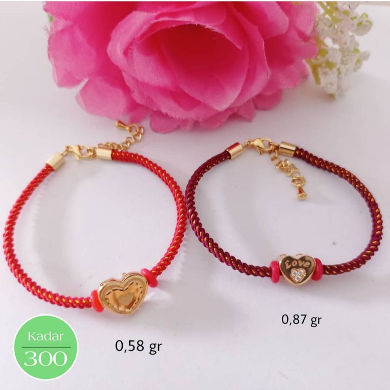 Gelang Tali Merah +Charm Emas Love