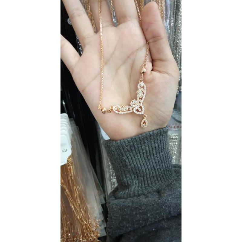 Kalung wanita bunga perhiasan wanita titanium gold 18k