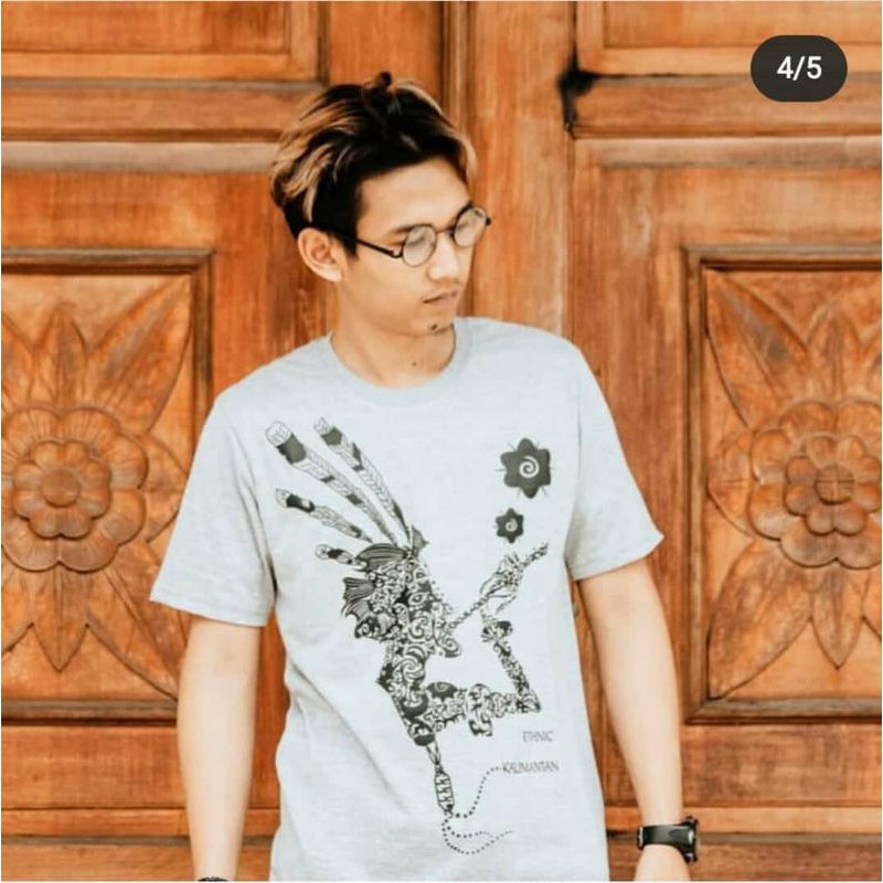 baju kaos etnik dayak kalimantan motif sumpit