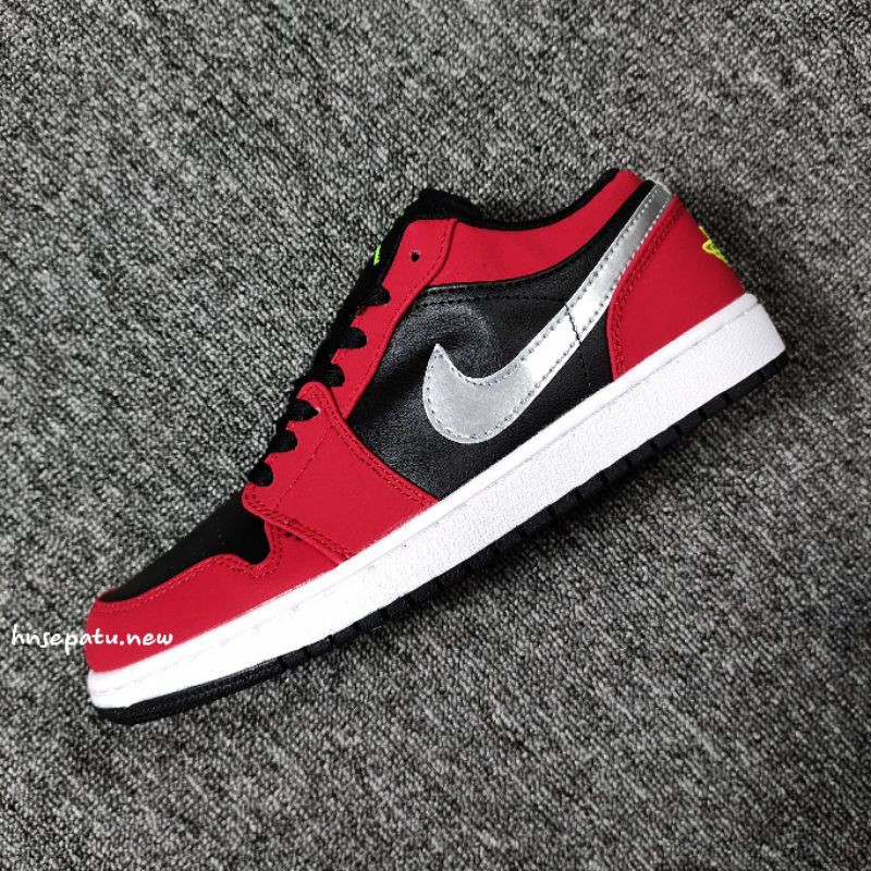 Jual Nike Air Jordan 1 Low Black Gym Red Green Pulse Metallic Silver Indonesia Shopee Indonesia