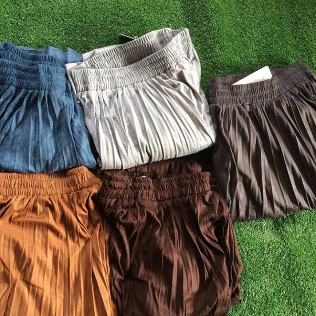 Rok plisket suede