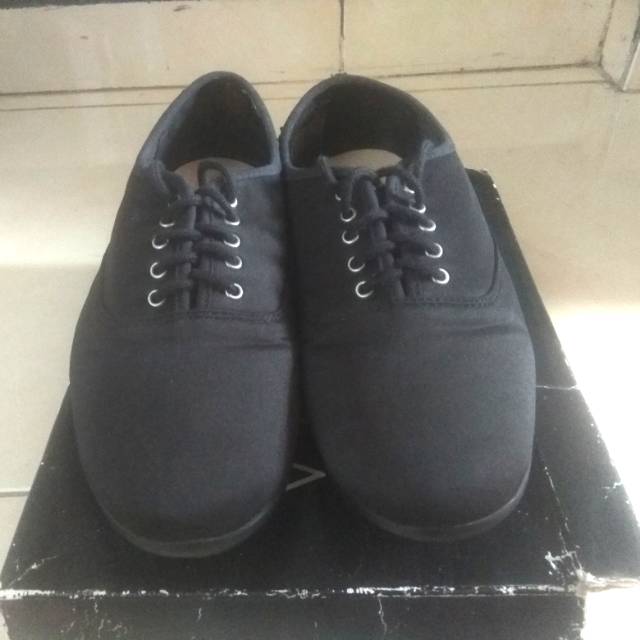Flash Sale Sepatu sekolah hitam zalora
