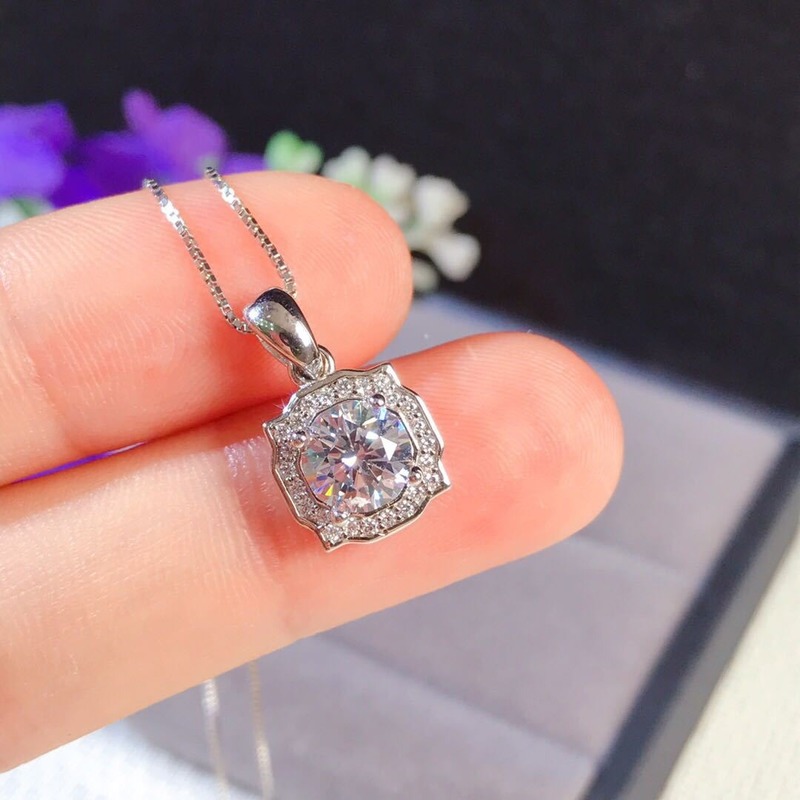 Ornament's Moissanite Pendant Necklace