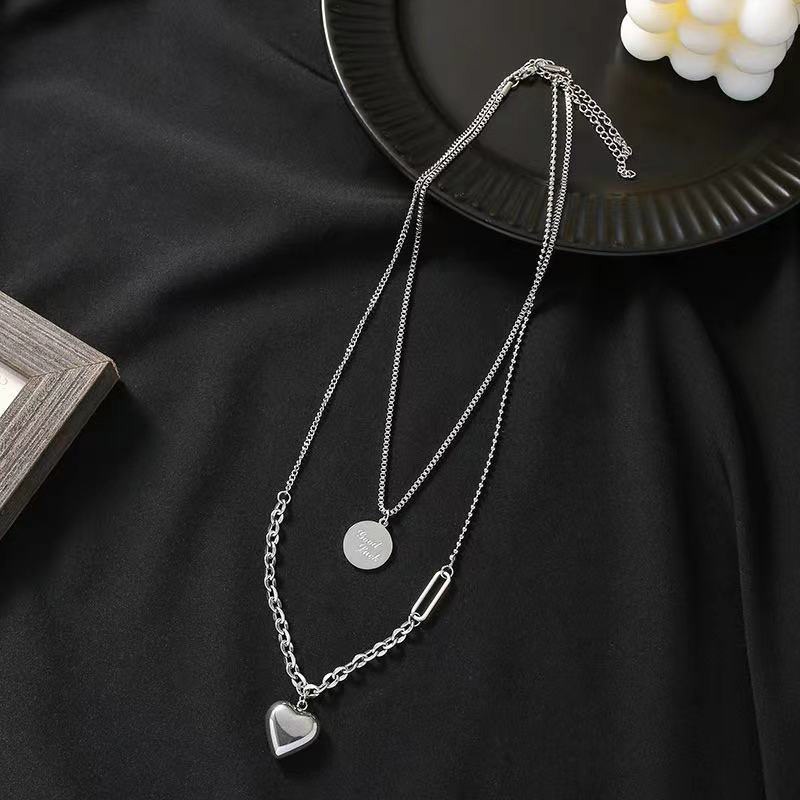 Kalung Rantai Klavikula Dengan Liontin Hati Warna Permen Gaya Korea Untuk Wanita