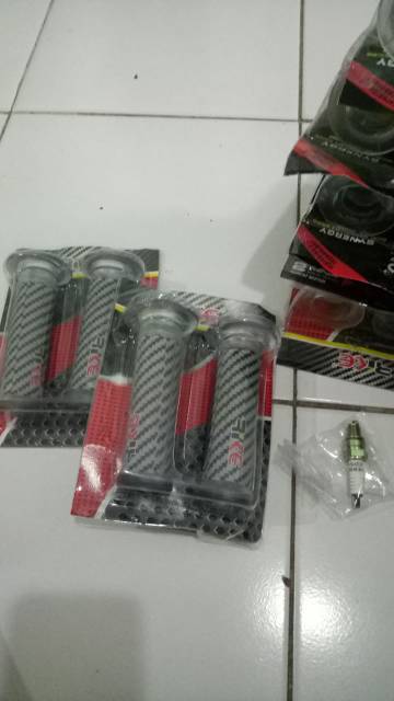 HANDGRIP / HANDFAT Motif Carbon merk SPYKER / KITACO dll.(Hitam)